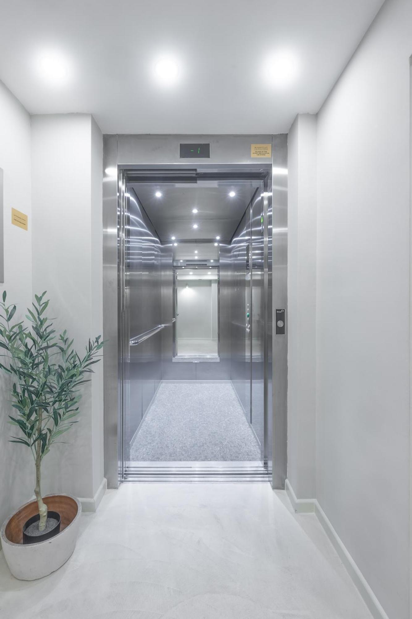 Lo͝Or Luxury Retreat Hotel Stobreč Eksteriør billede